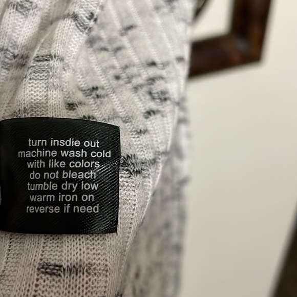 Women’s size 14/16 Lane Bryant long cardigan with side slits - Picture 4 of 6